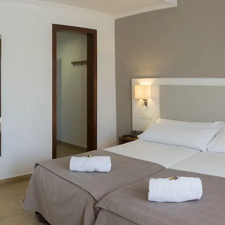 Rosamar & 4*s 4* リョレート・デ・マル